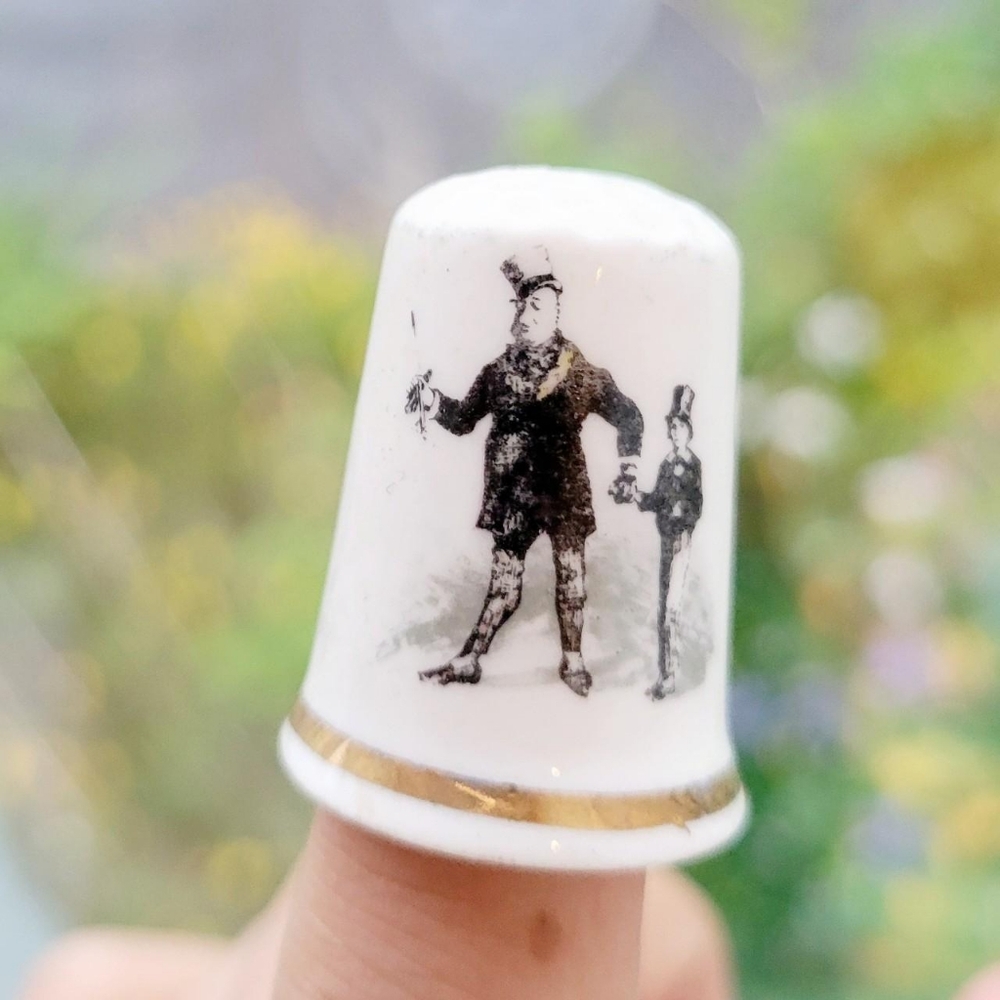*RARE* Vintage David Copperfield Black & White Men in Tophats Bone China Thimble